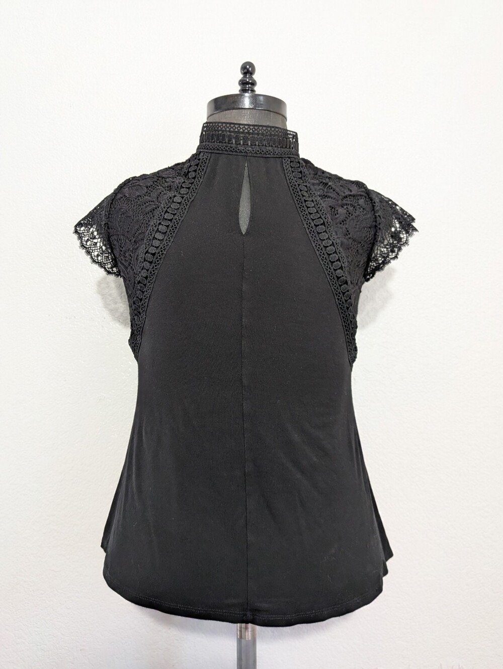 Belldini Black Lace Cap-Sleeve Mock Neck Top Size Medium